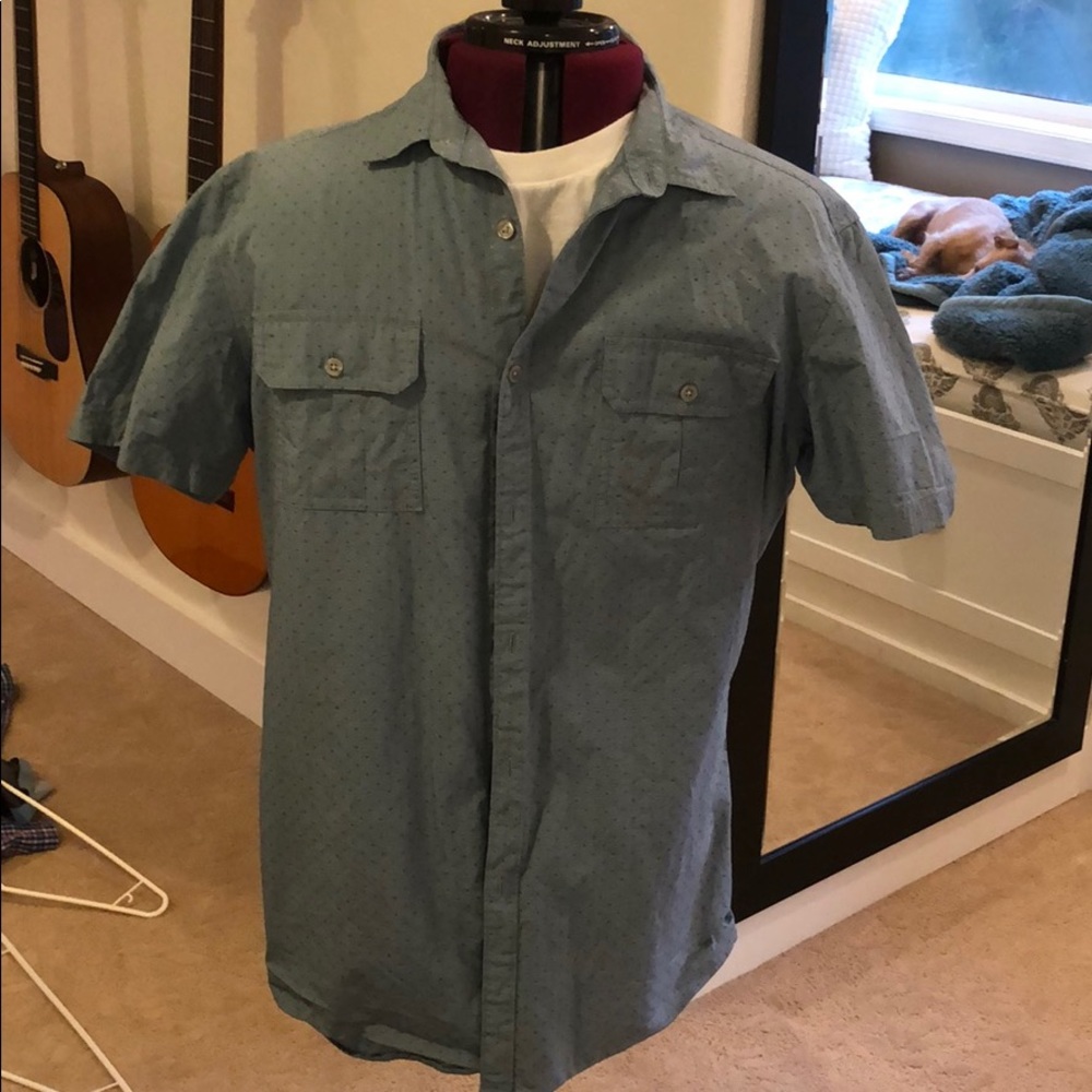 Short sleeve button up